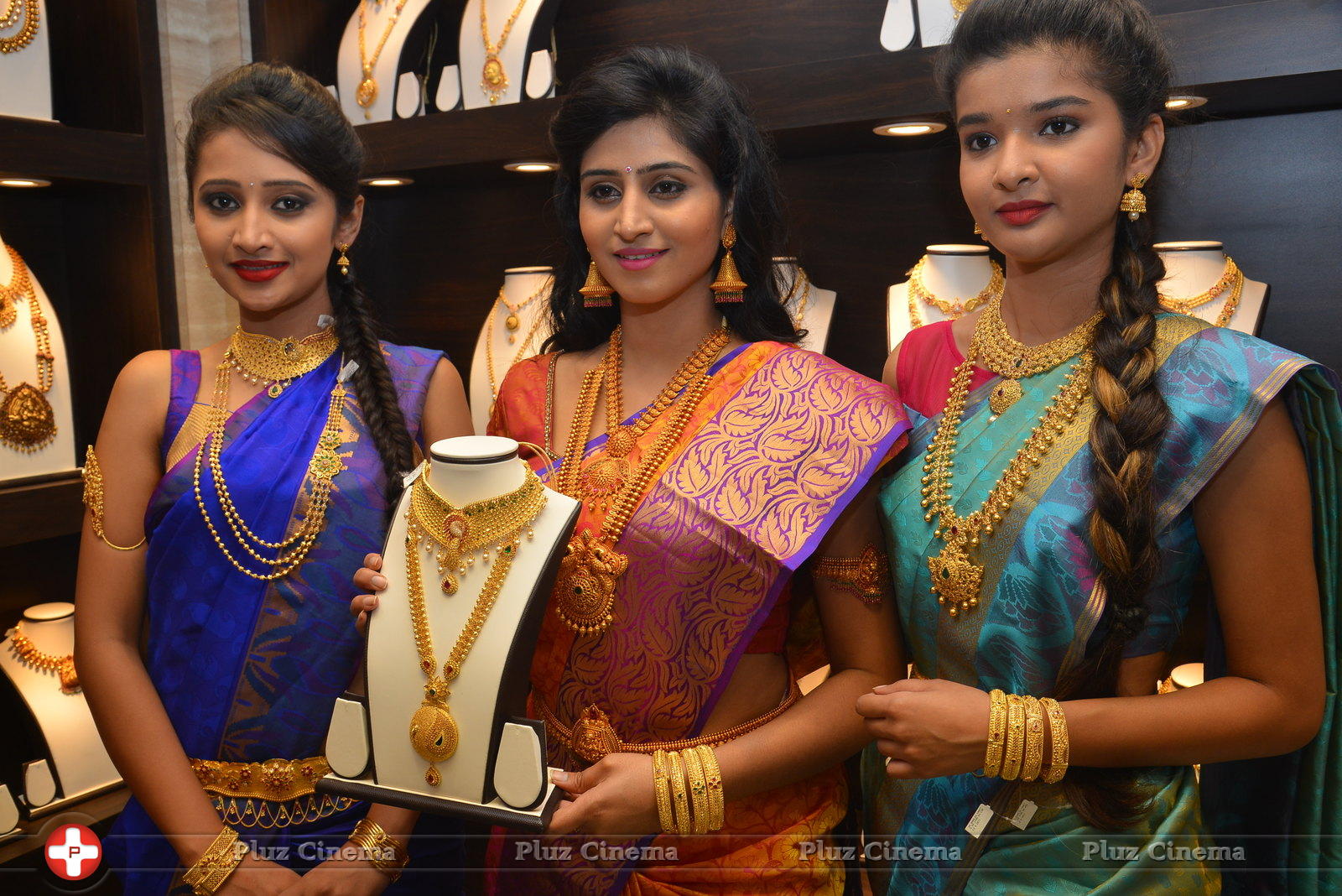 Shamili Launches CMR Jewellery Showroom Stills | Picture 1111381