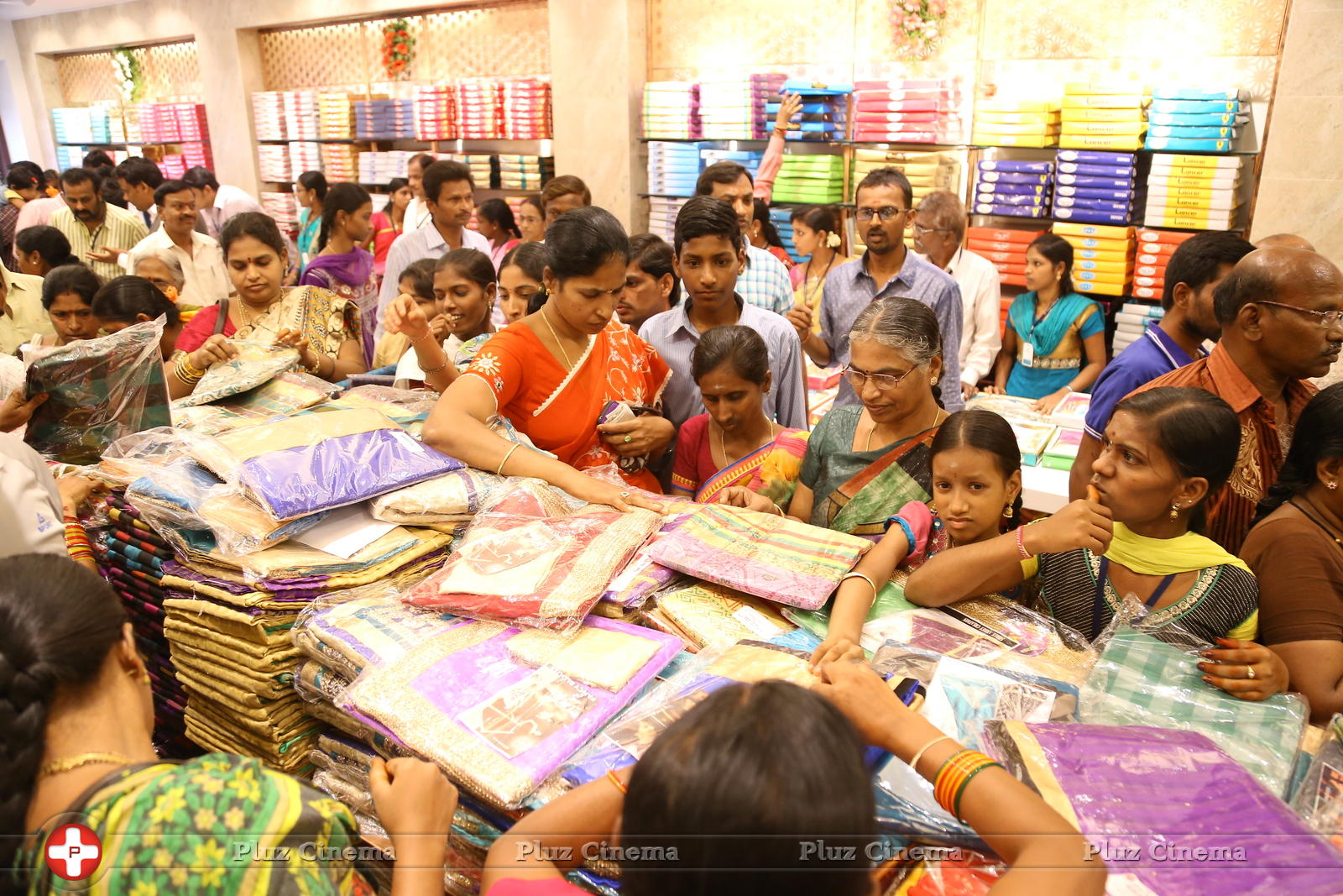 Rashi Khanna Launches Kasam Pullaiah Shopping Mall Stills | Picture 1126581