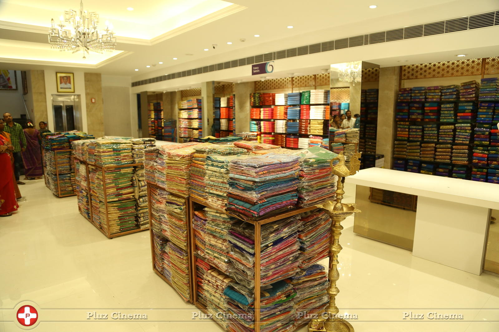 Rashi Khanna Launches Kasam Pullaiah Shopping Mall Stills | Picture 1126585