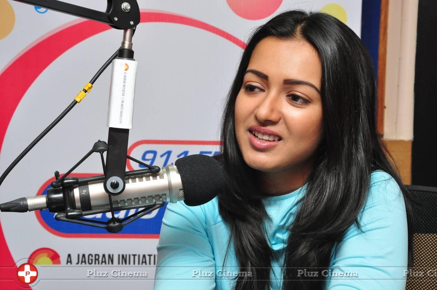 Catherine Tresa at Radio City Stills | Picture 1294861