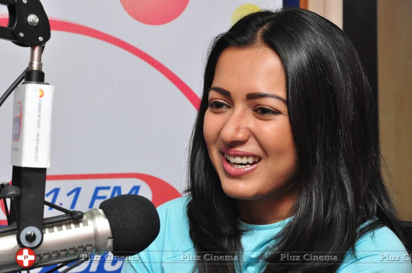 Catherine Tresa at Radio City Stills | Picture 1294863