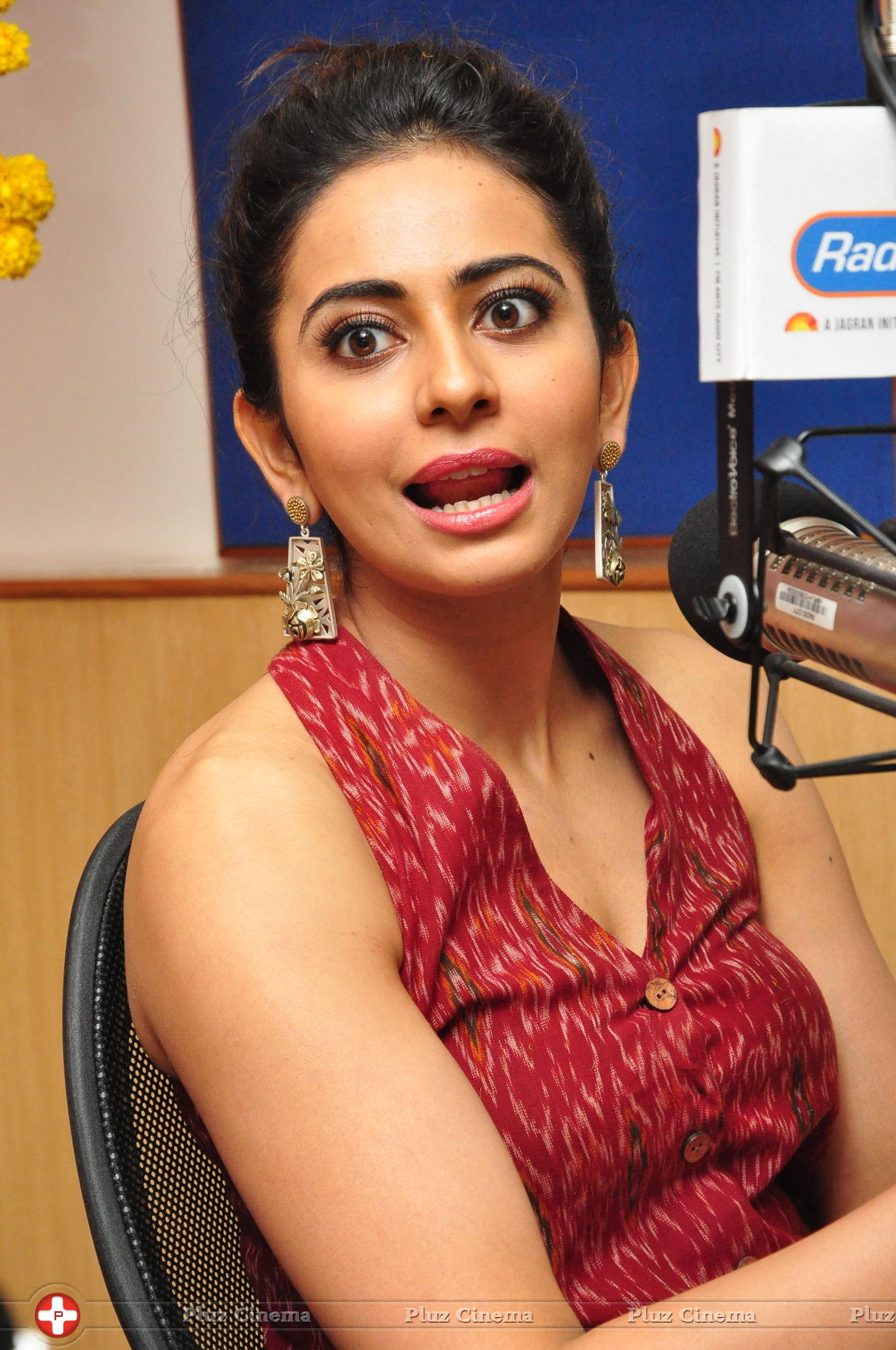 Rakul Preet Singh and Aadhi at Radio City Photos | Picture 1297596