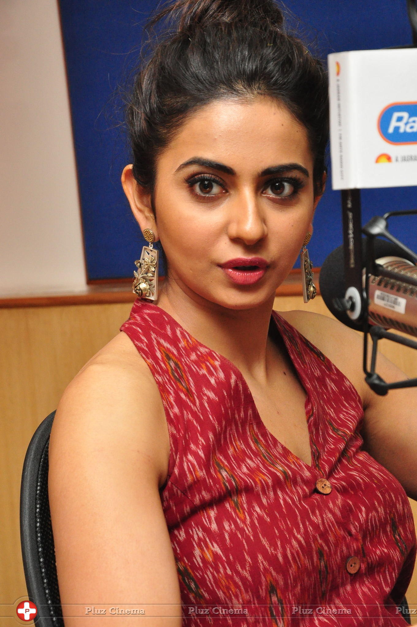 Rakul Preet Singh and Aadhi at Radio City Photos | Picture 1297597