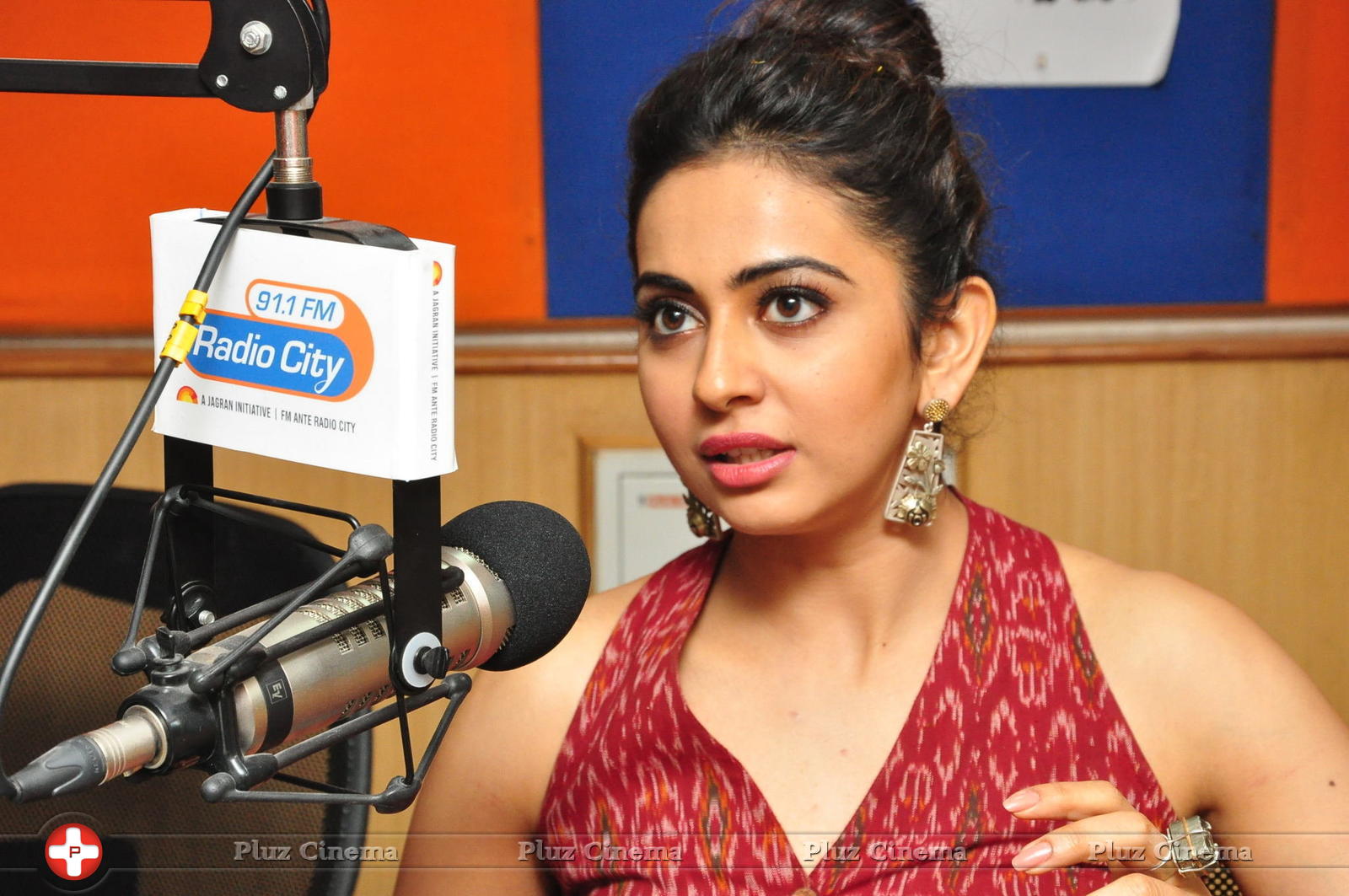 Rakul Preet Singh and Aadhi at Radio City Photos | Picture 1297598