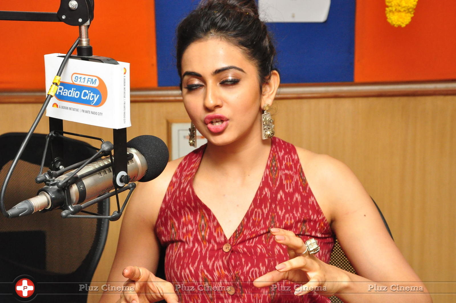 Rakul Preet Singh and Aadhi at Radio City Photos | Picture 1297599