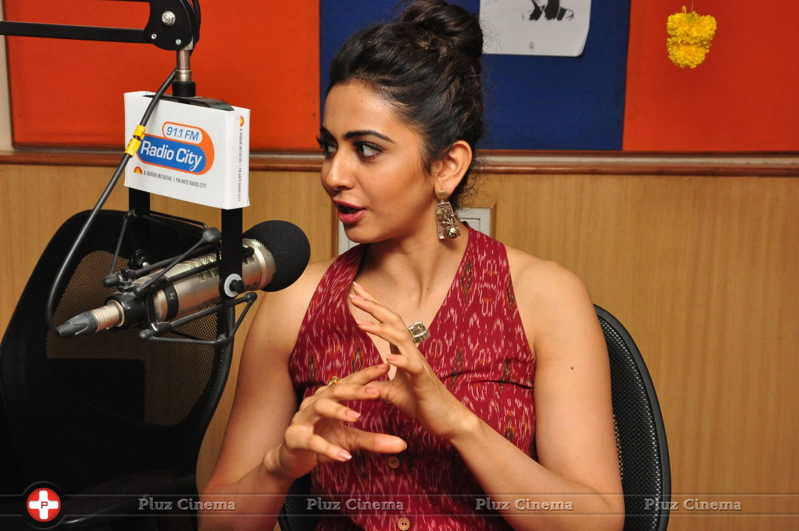 Rakul Preet Singh and Aadhi at Radio City Photos | Picture 1297601