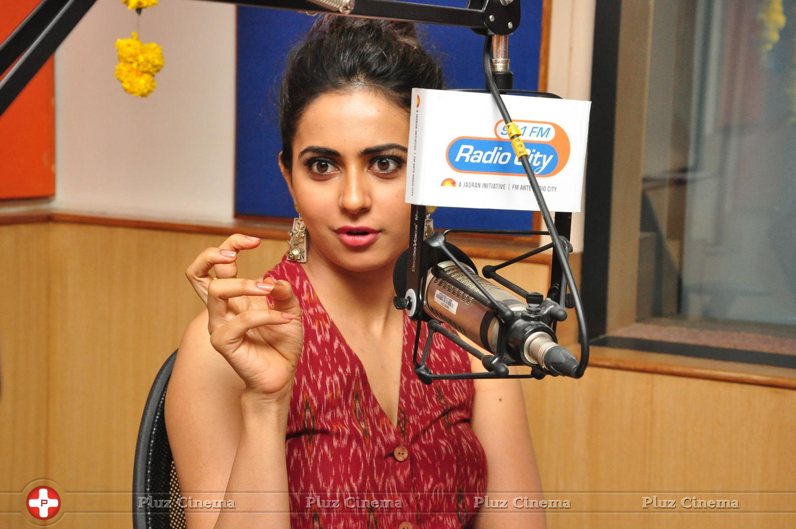 Rakul Preet Singh and Aadhi at Radio City Photos | Picture 1297613