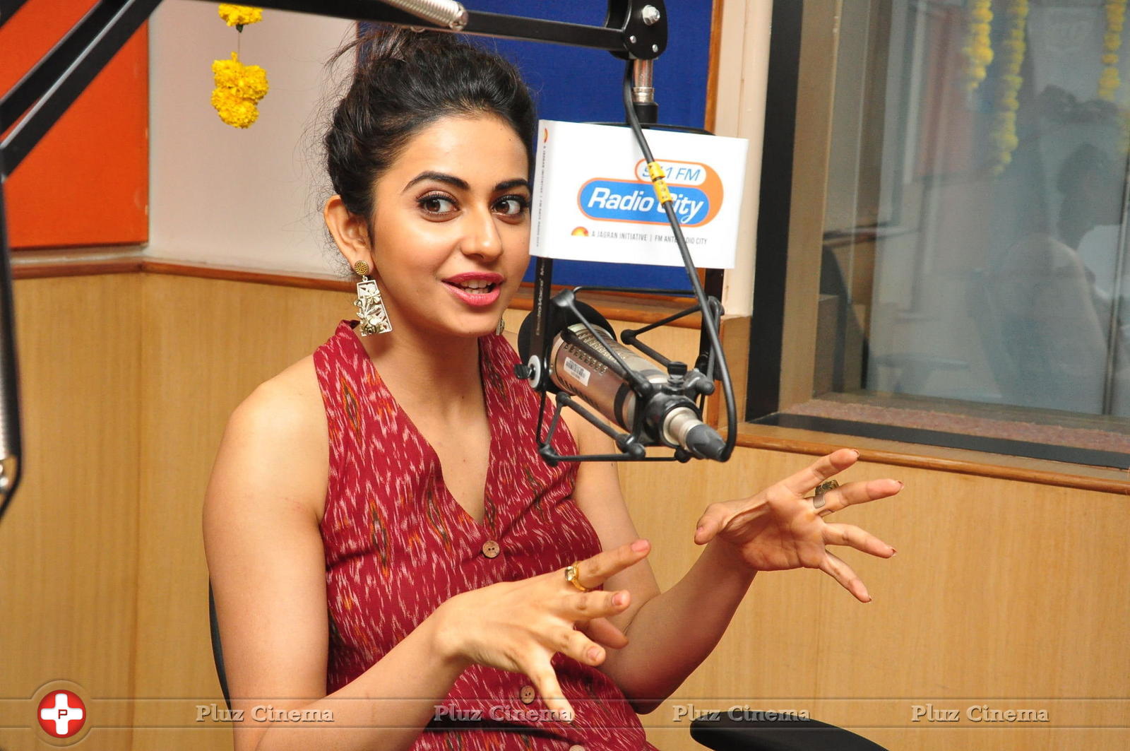 Rakul Preet Singh and Aadhi at Radio City Photos | Picture 1297616