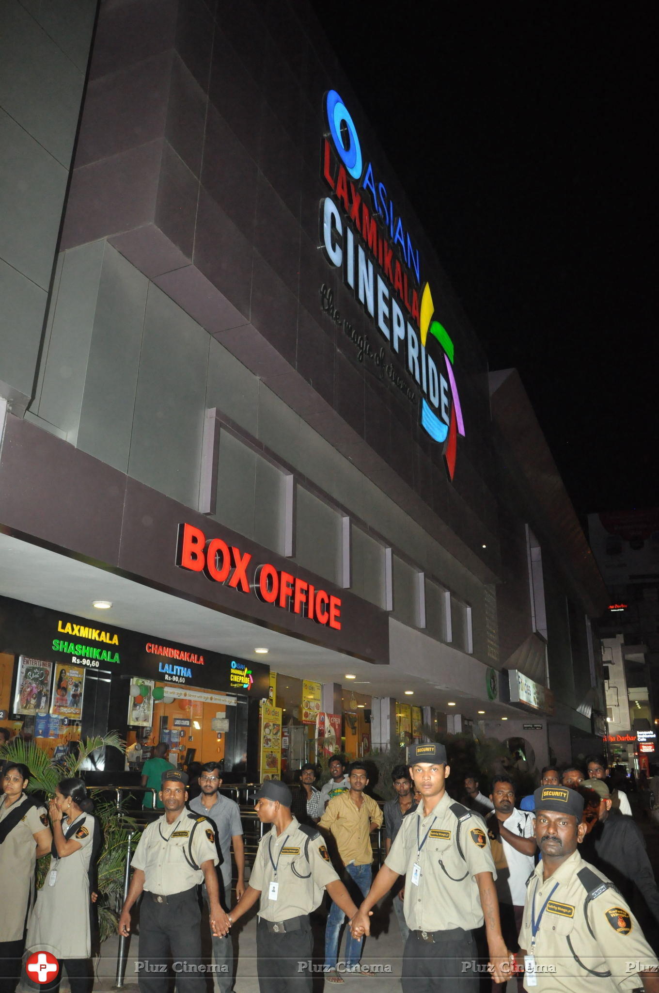 Chuttalabbai Movie Team at Chandra kala Theatre | Picture 1395971