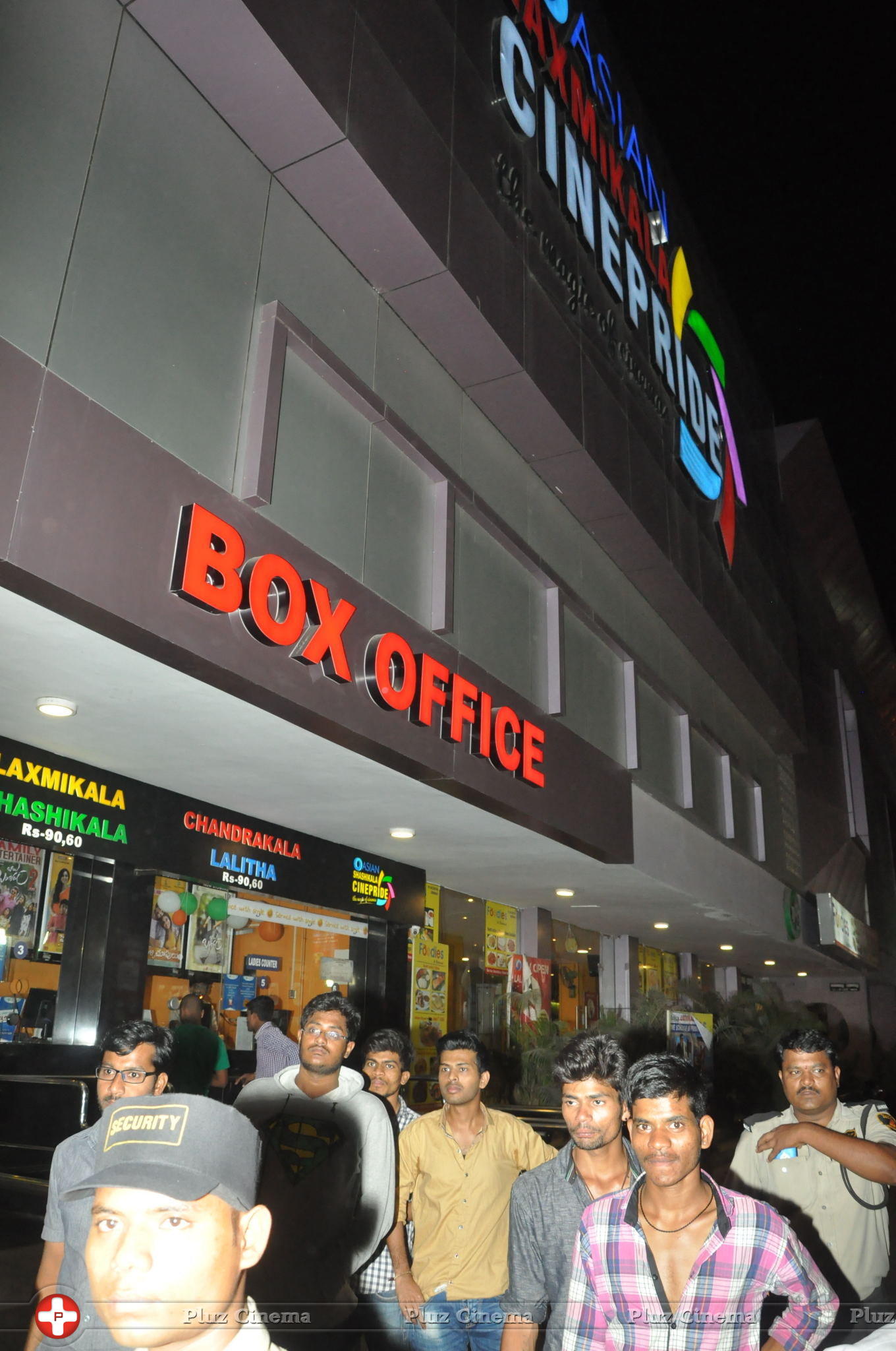 Chuttalabbai Movie Team at Chandra kala Theatre | Picture 1396004
