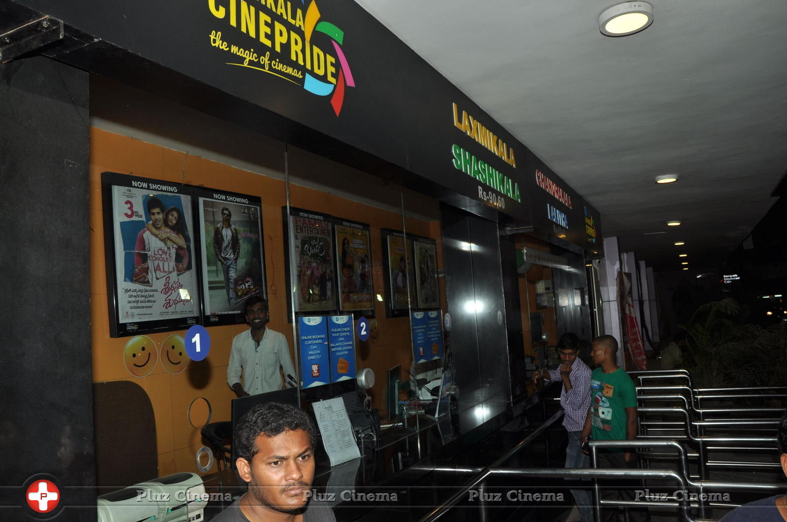 Chuttalabbai Movie Team at Chandra kala Theatre | Picture 1396026