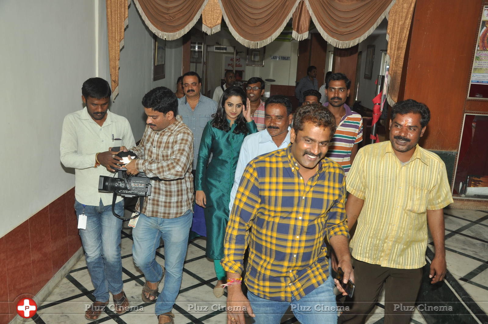 Chuttalabbai Movie Team at Sri Mayuri | Picture 1396184