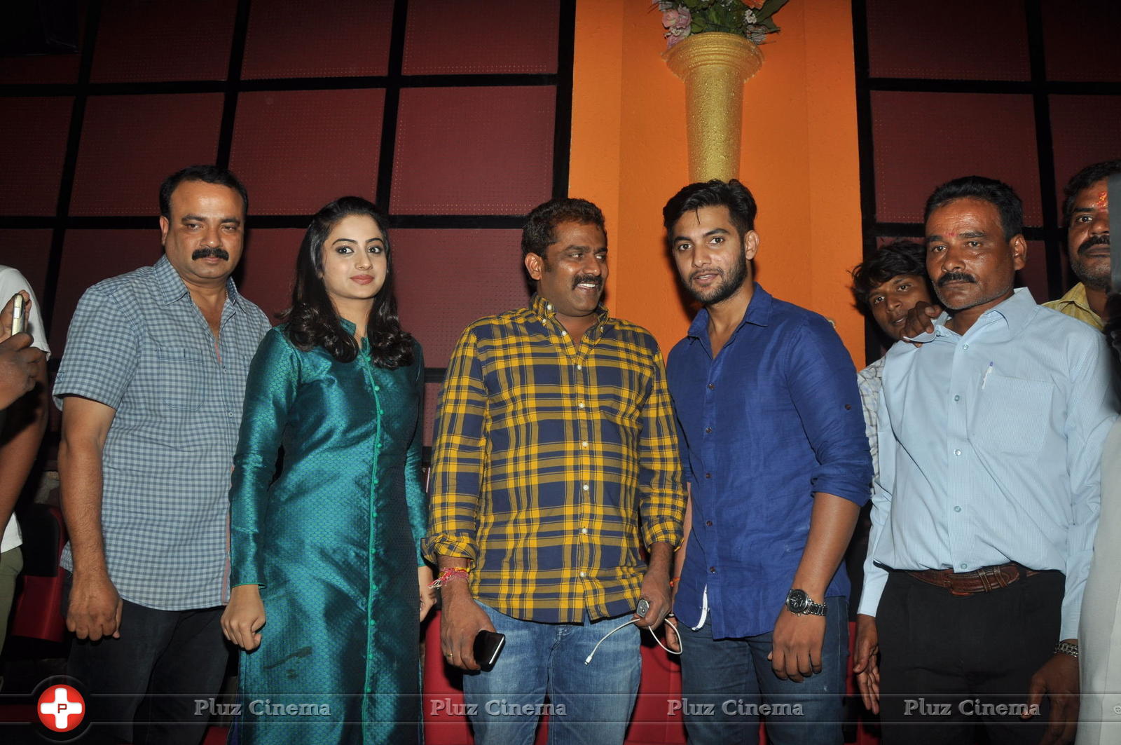 Chuttalabbai Movie Team at Sri Mayuri | Picture 1396205