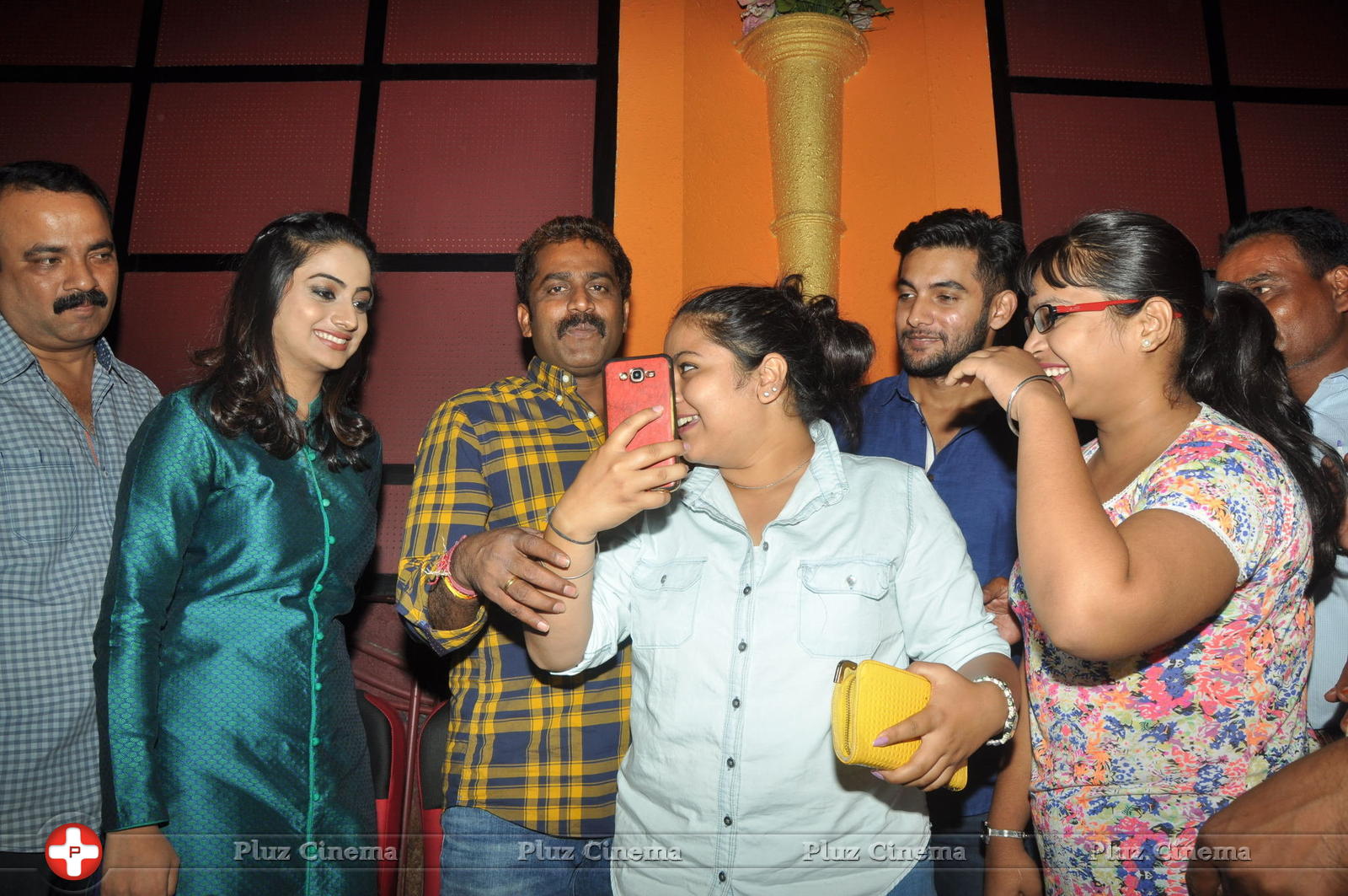 Chuttalabbai Movie Team at Sri Mayuri | Picture 1396220