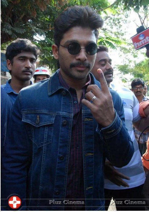Allu Arjun - Celebrities Vote for GHMC Elections Stills | Picture 1225614
