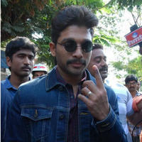 Allu Arjun - Celebrities Vote for GHMC Elections Stills | Picture 1225614