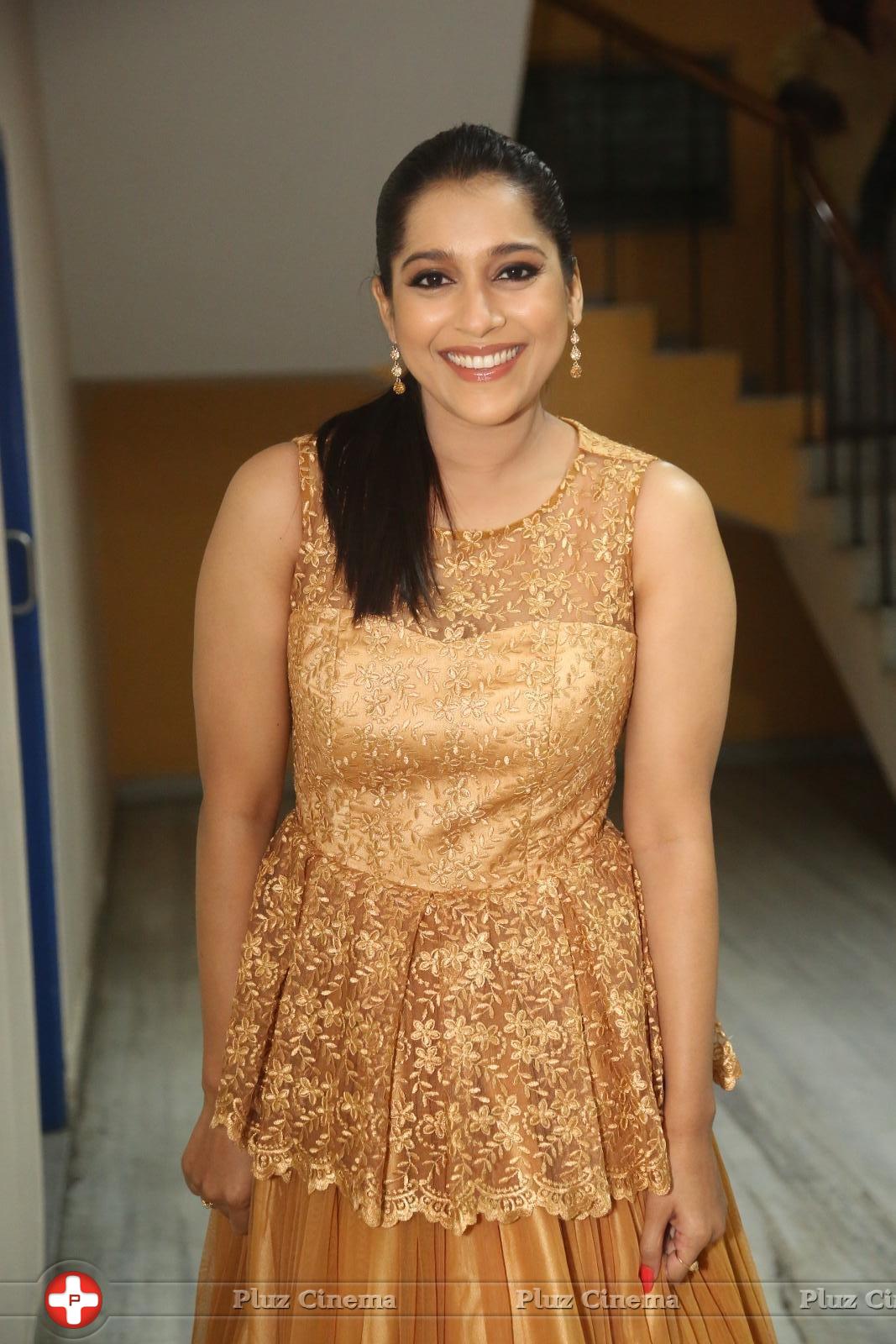 Rashmi Gautham at Guntur Talkies Theatrical Trailer Launch Photos | Picture 1227910