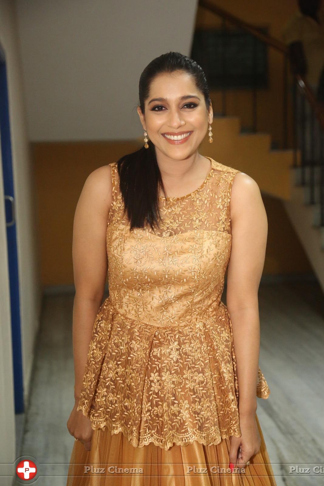 Rashmi Gautham at Guntur Talkies Theatrical Trailer Launch Photos | Picture 1227911