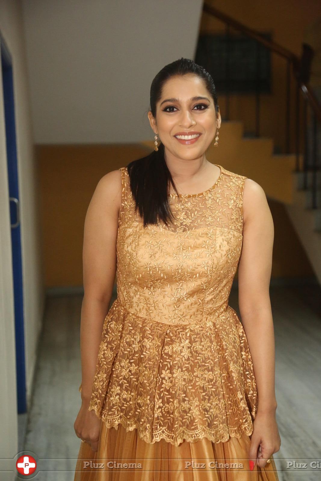 Rashmi Gautham at Guntur Talkies Theatrical Trailer Launch Photos | Picture 1227912