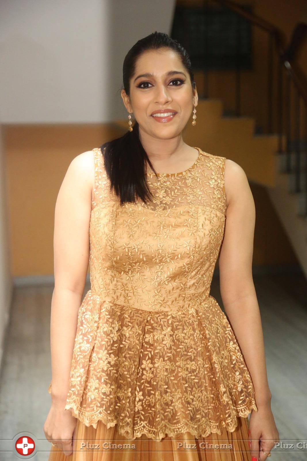 Rashmi Gautham at Guntur Talkies Theatrical Trailer Launch Photos | Picture 1227914