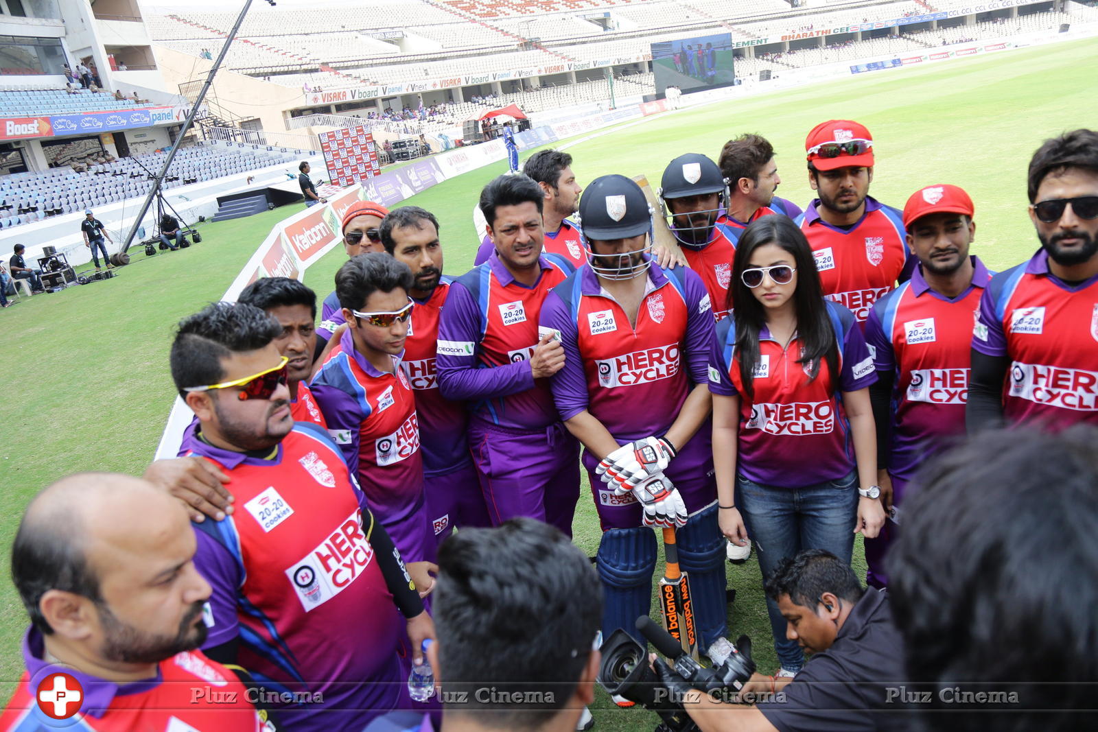 CCL 6 Karnataka Bulldozers Vs Bengal Tigers Match Photos | Picture 1235887