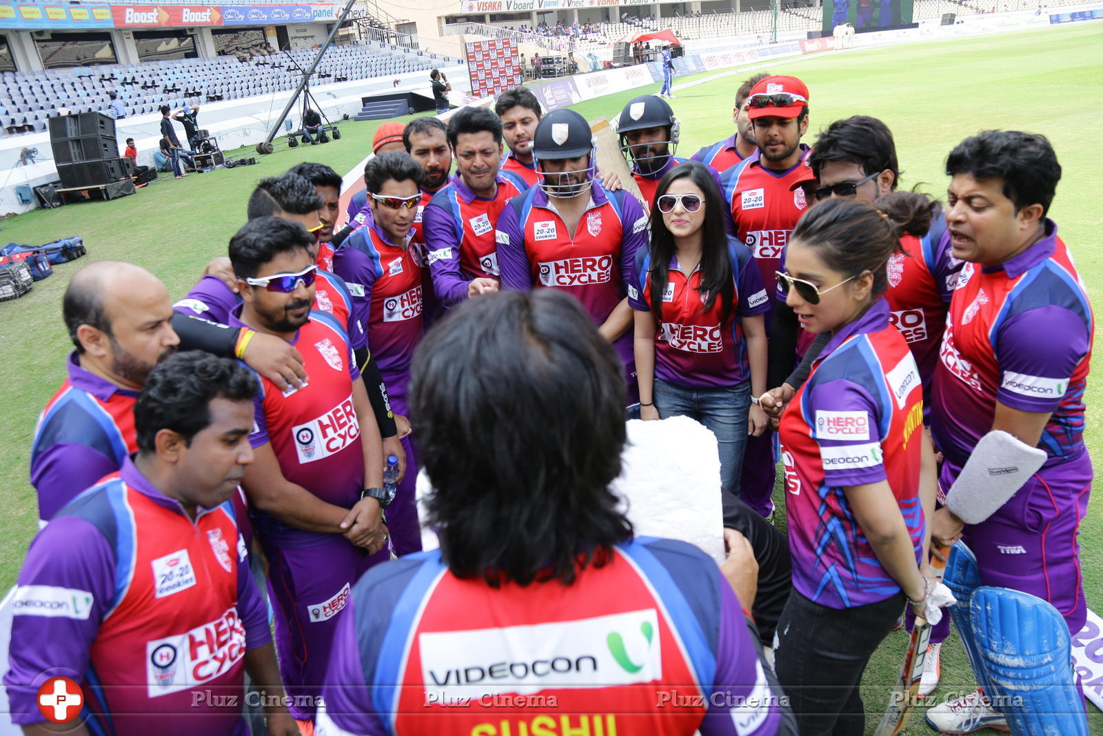 CCL 6 Karnataka Bulldozers Vs Bengal Tigers Match Photos | Picture 1235888