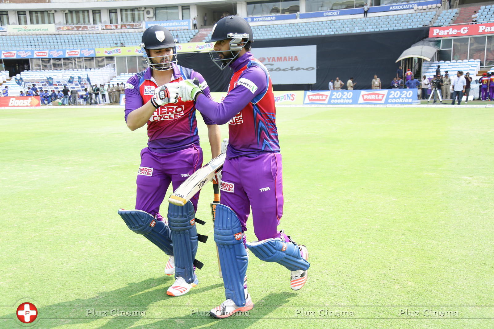 CCL 6 Karnataka Bulldozers Vs Bengal Tigers Match Photos | Picture 1235890