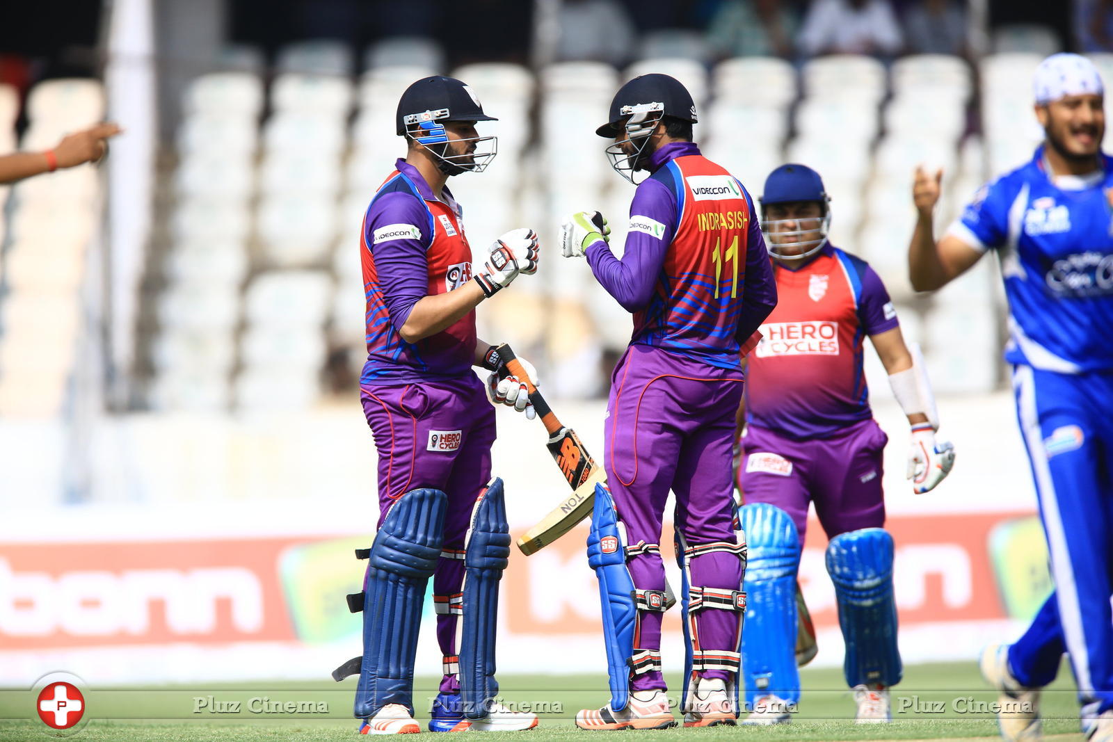 CCL 6 Karnataka Bulldozers Vs Bengal Tigers Match Photos | Picture 1235915