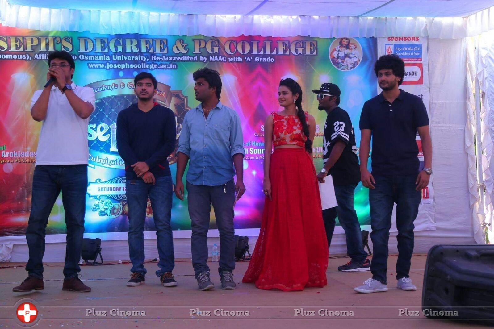 Meeku Meere Maaku Meme Team Hungama at St.Joseph College Stills | Picture 1239669