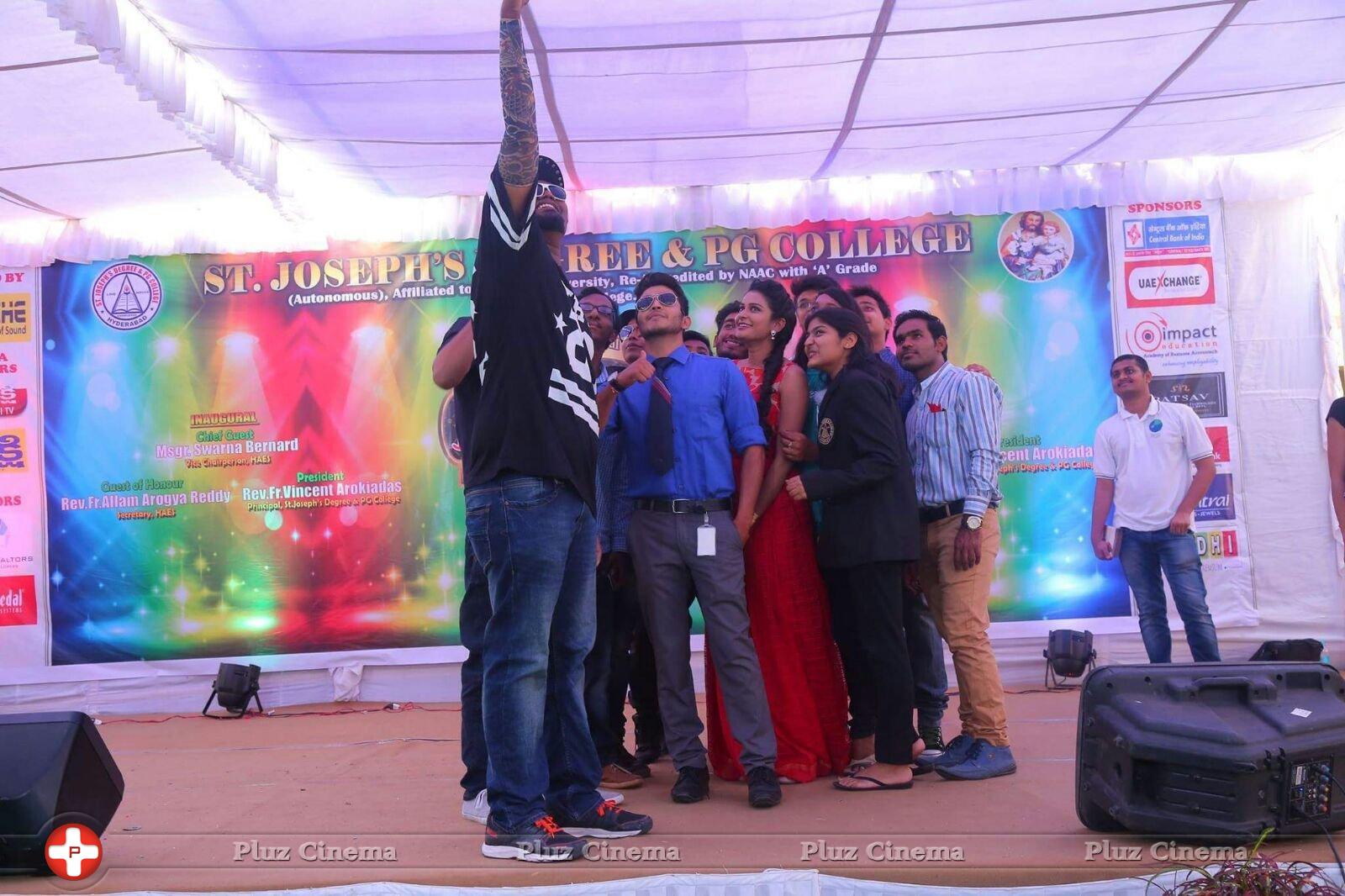 Meeku Meere Maaku Meme Team Hungama at St.Joseph College Stills | Picture 1239671