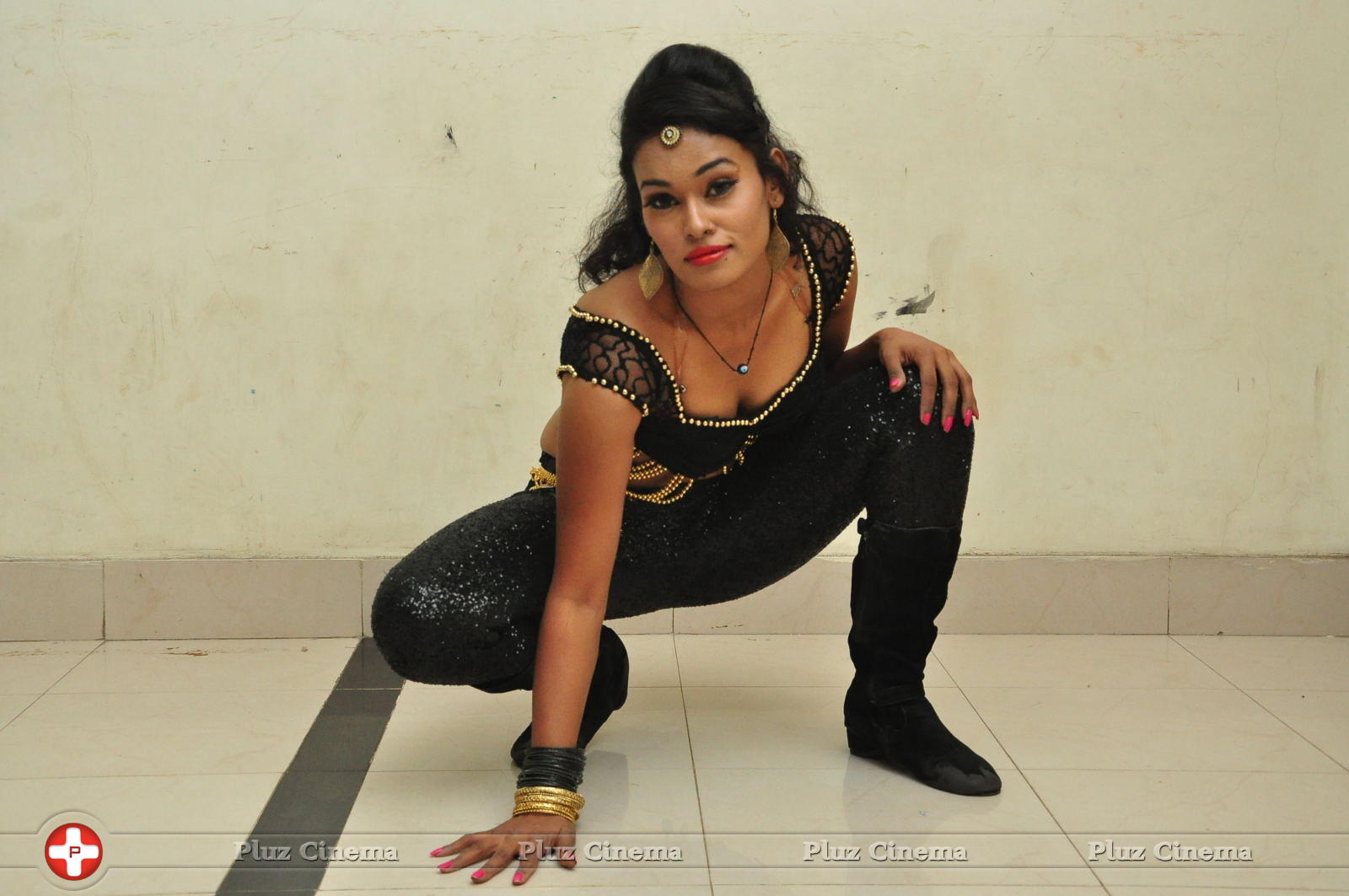 Actress Nisha Cute Gallery | Picture 1243065