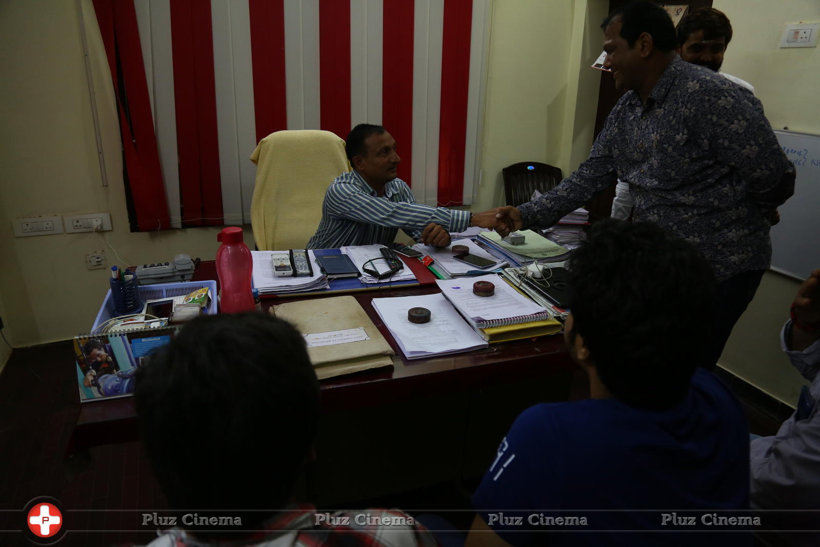 Rojulu Marayi Moovie Team Meets Khammam DSP Suresh | Picture 1349641