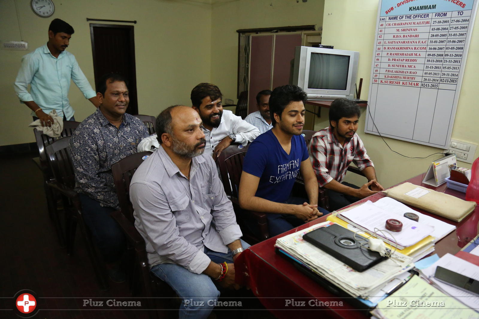 Rojulu Marayi Moovie Team Meets Khammam DSP Suresh | Picture 1349645