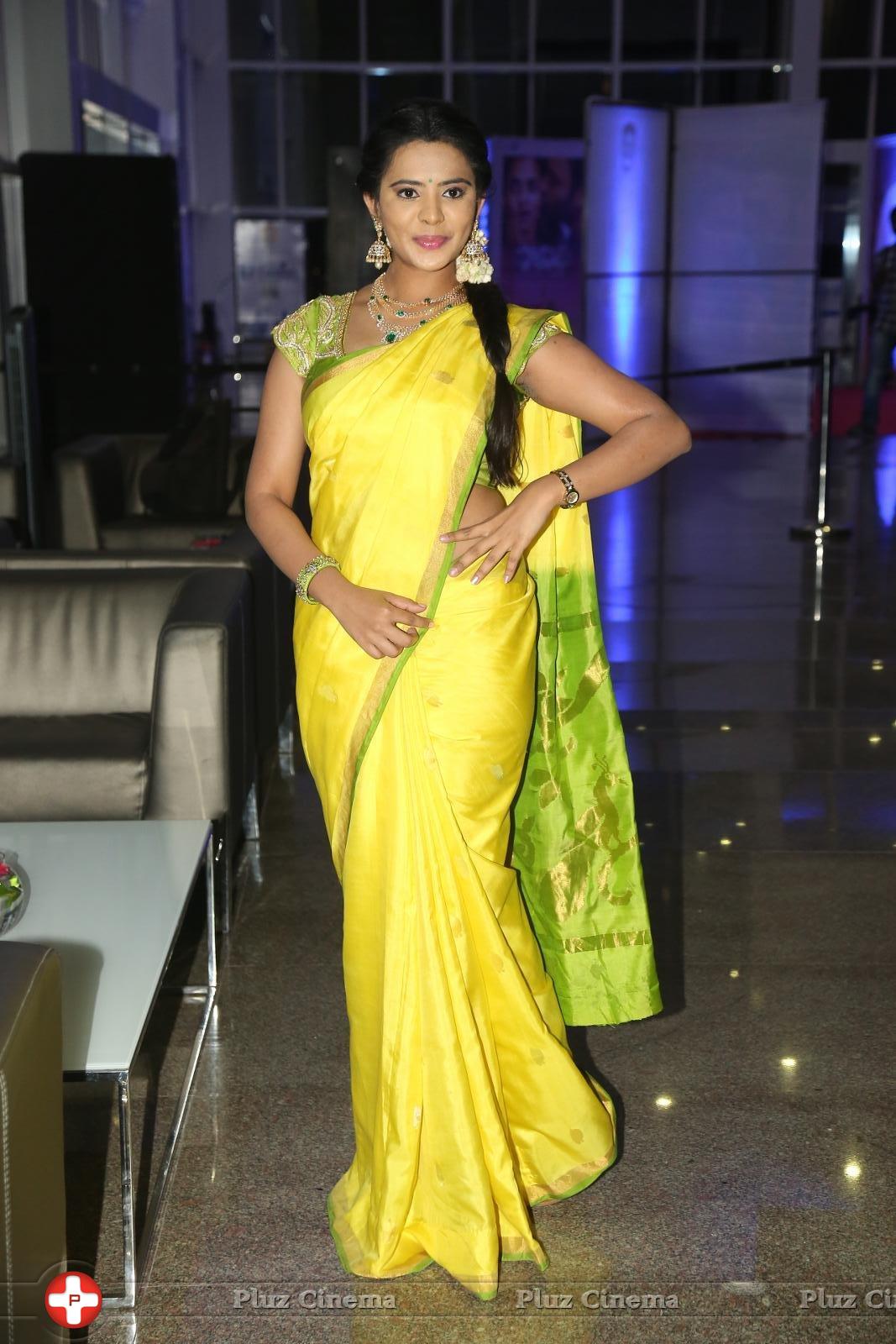 Manasa at Savithri Movie Audio Launch Photos | Picture 1260094