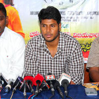 Sundeep Kishan - Run Movie Team at Vijayawada Trendset Mall Photos | Picture 1273290