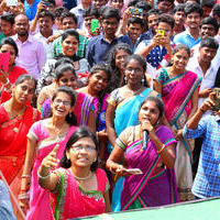 Search Results Run movie team at Avanthi Engineering College Stills | Picture 1273613