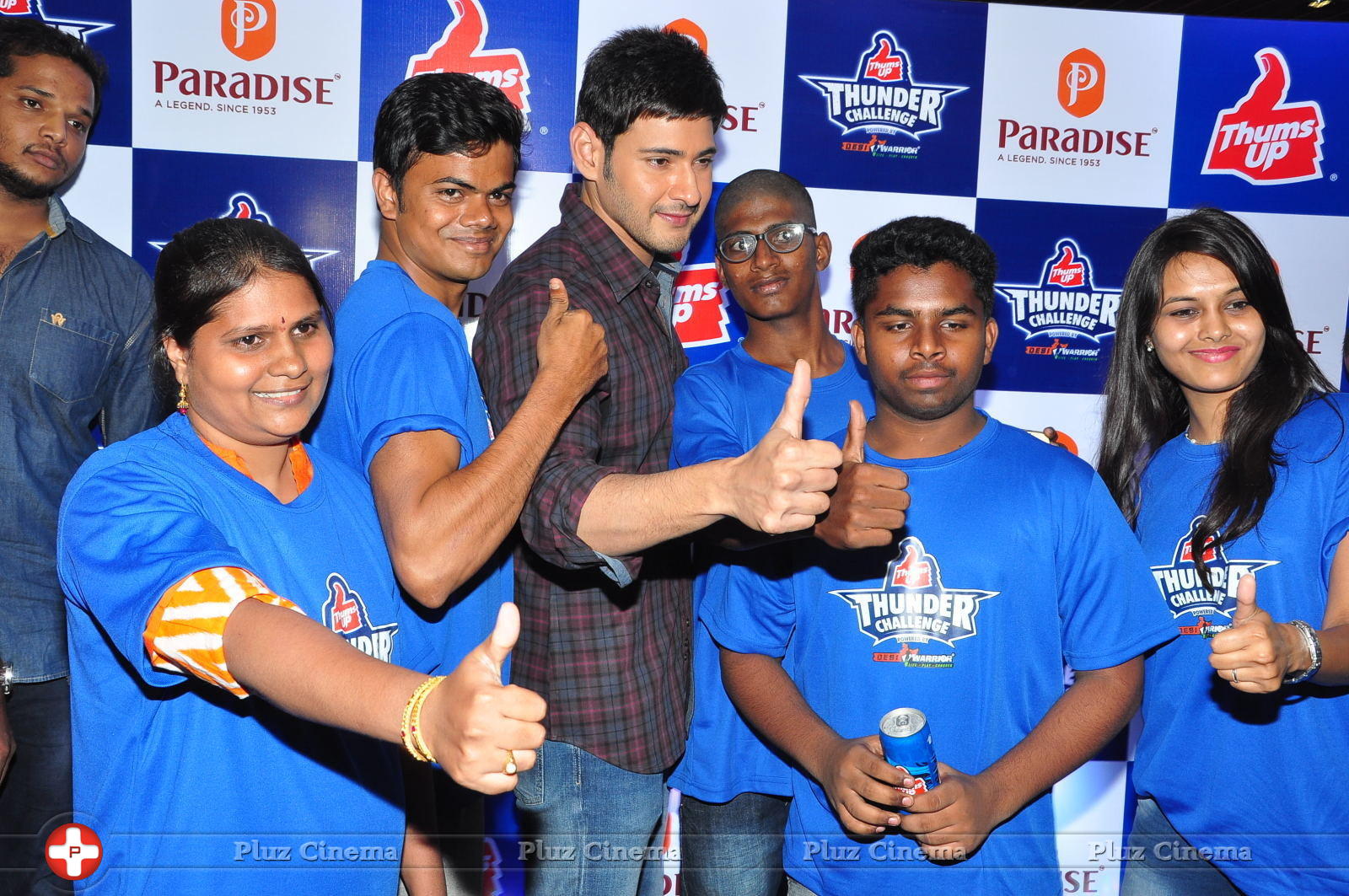 Mahesh Babu Felicitates Thumps Up Thunder Challenge Winners at Paradise Photos | Picture 1313507