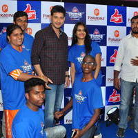 Mahesh Babu Felicitates Thumps Up Thunder Challenge Winners at Paradise Photos