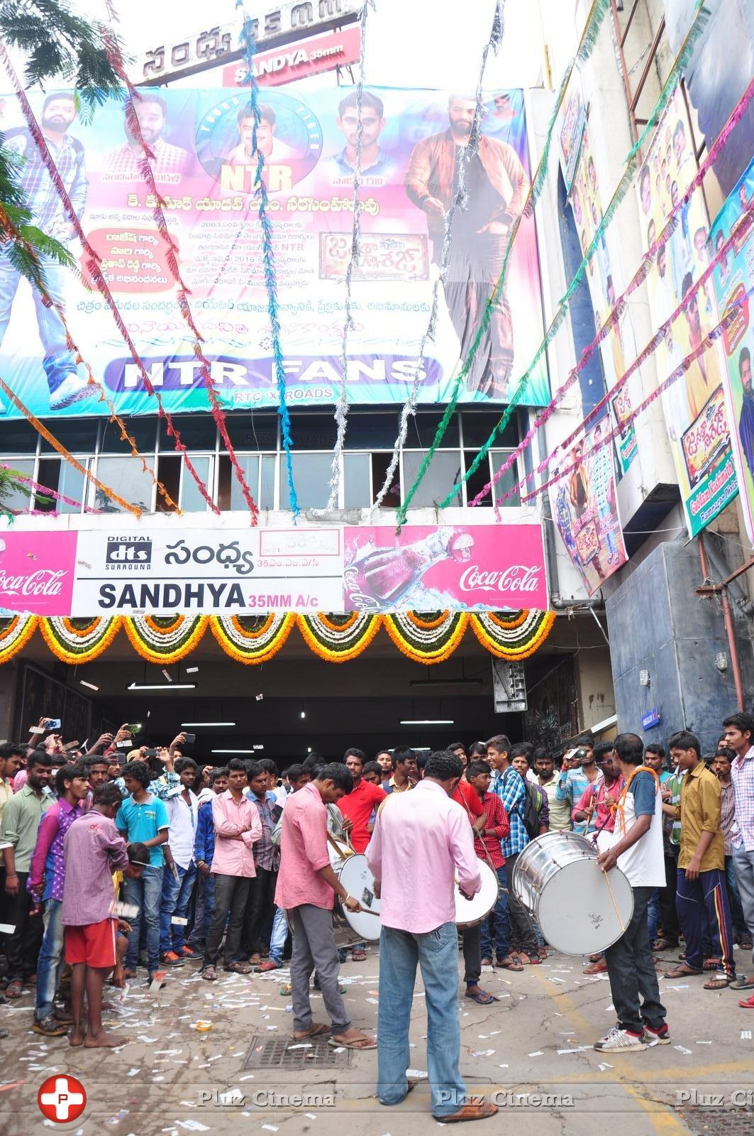 Janatha Garage Movie Theatre Coverage Photos | Picture 1406216