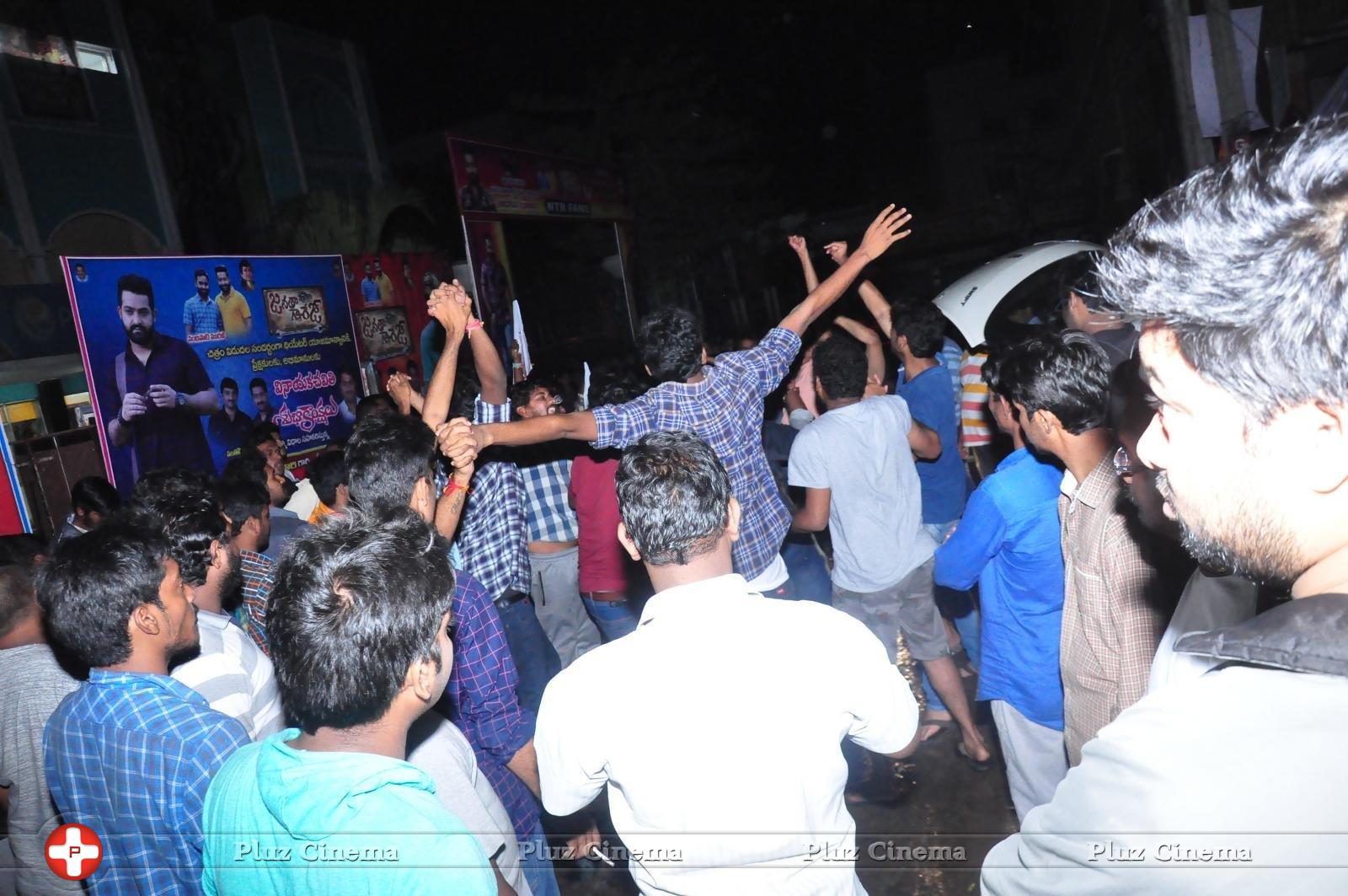 Janatha Garage Movie Theatre Coverage Photos | Picture 1406267