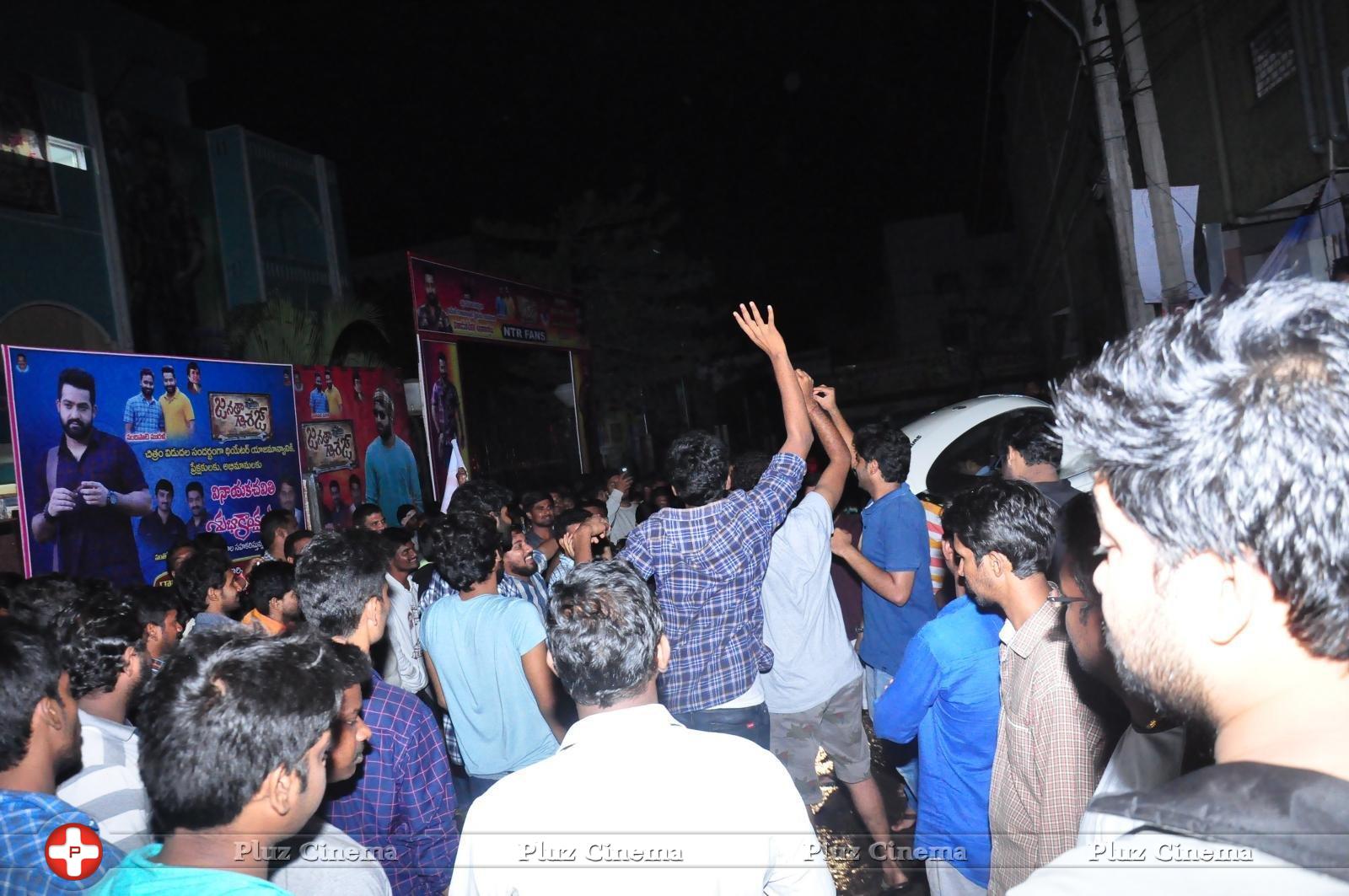 Janatha Garage Movie Theatre Coverage Photos | Picture 1406268