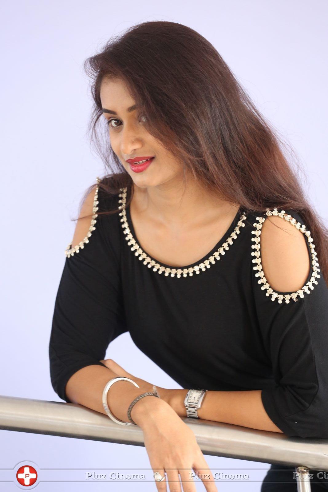 Kiran Chetwani New Photos | Picture 1410172