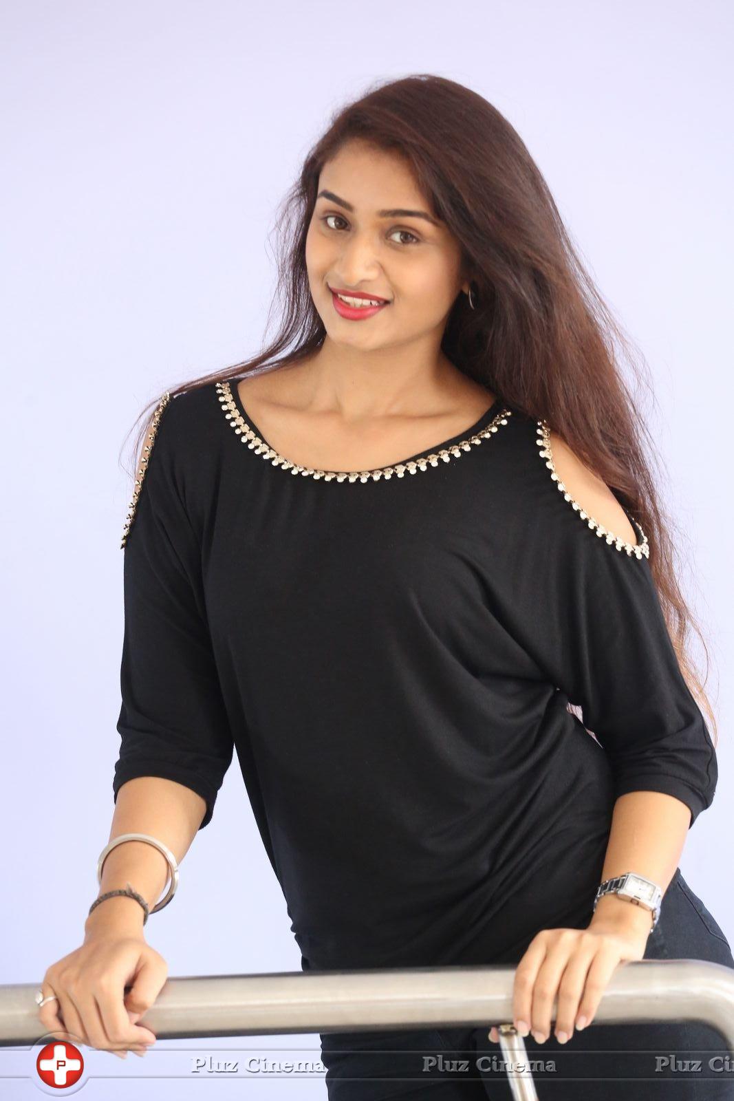 Kiran Chetwani New Photos | Picture 1410174