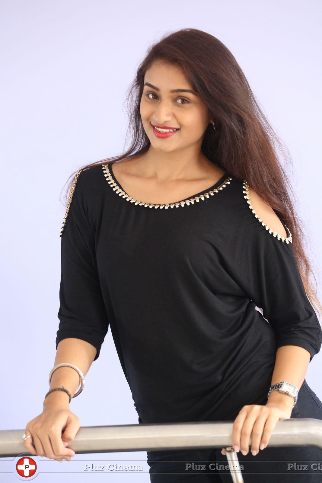 Kiran Chetwani New Photos | Picture 1410175