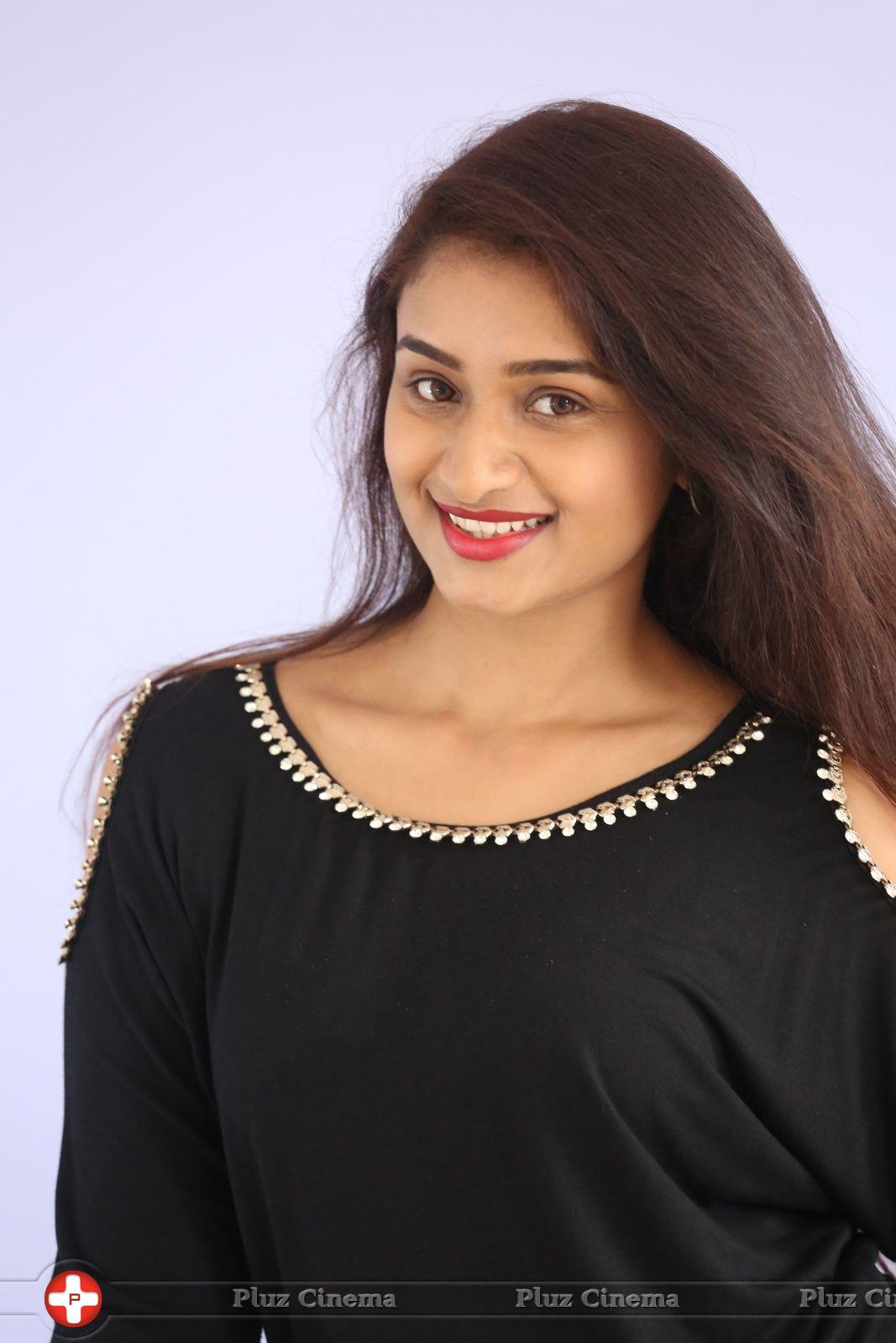 Kiran Chetwani New Photos | Picture 1410176