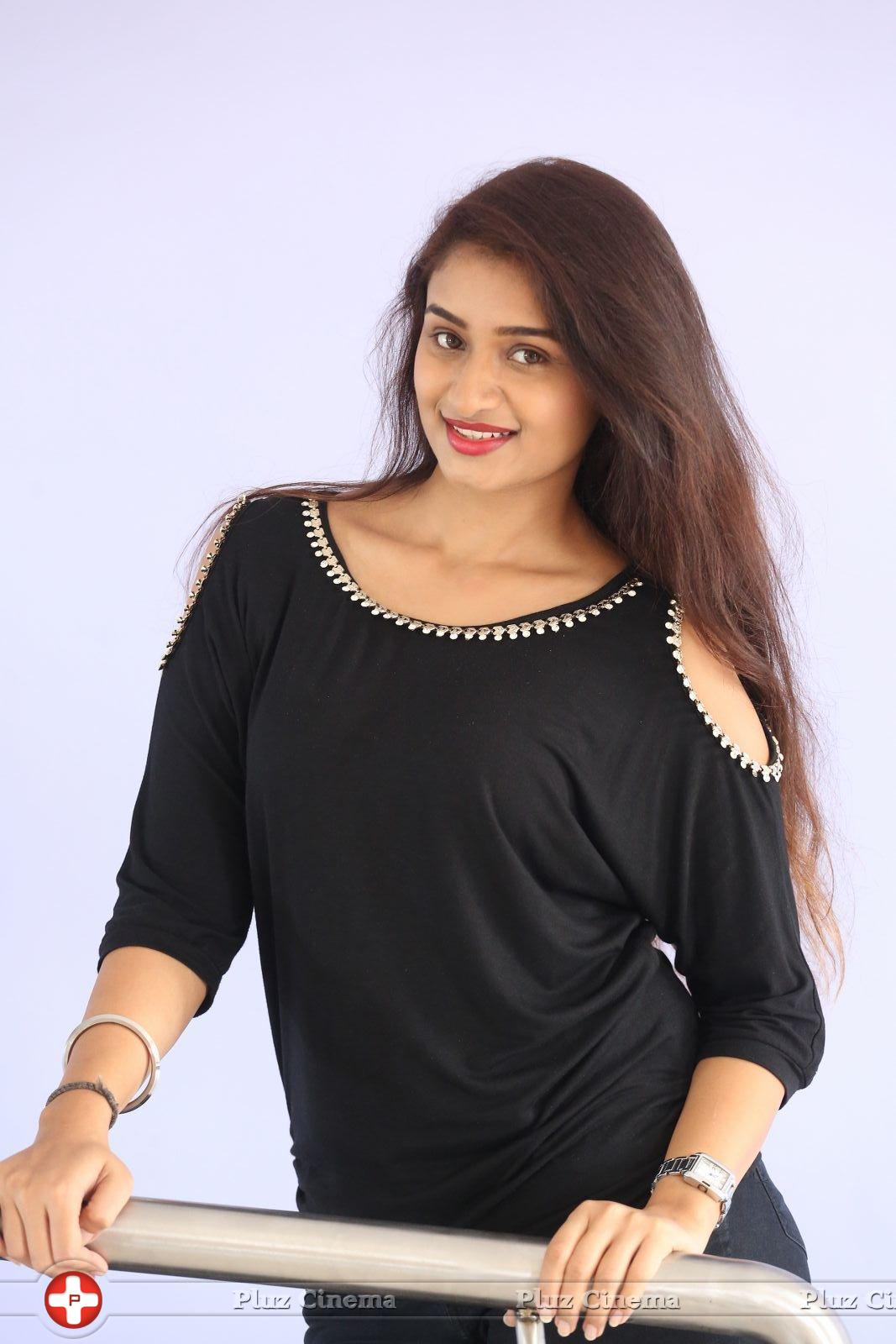 Kiran Chetwani New Photos | Picture 1410178