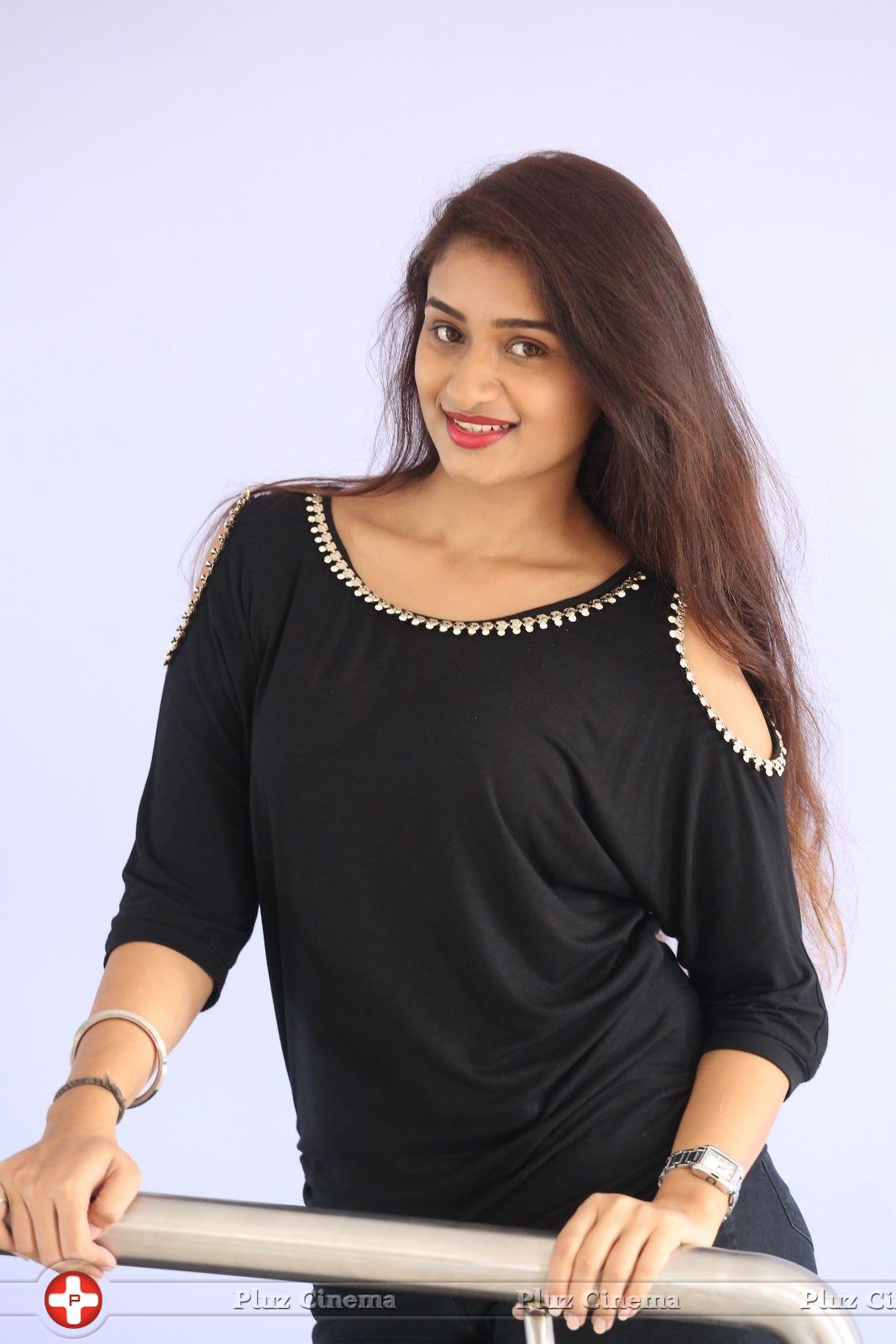 Kiran Chetwani New Photos | Picture 1410179