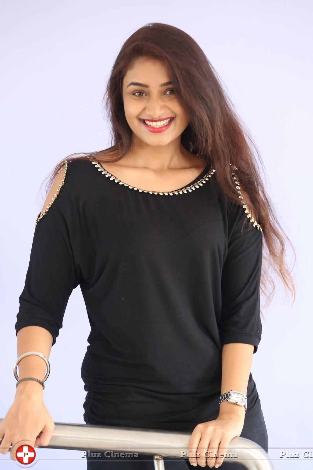 Kiran Chetwani New Photos | Picture 1410180