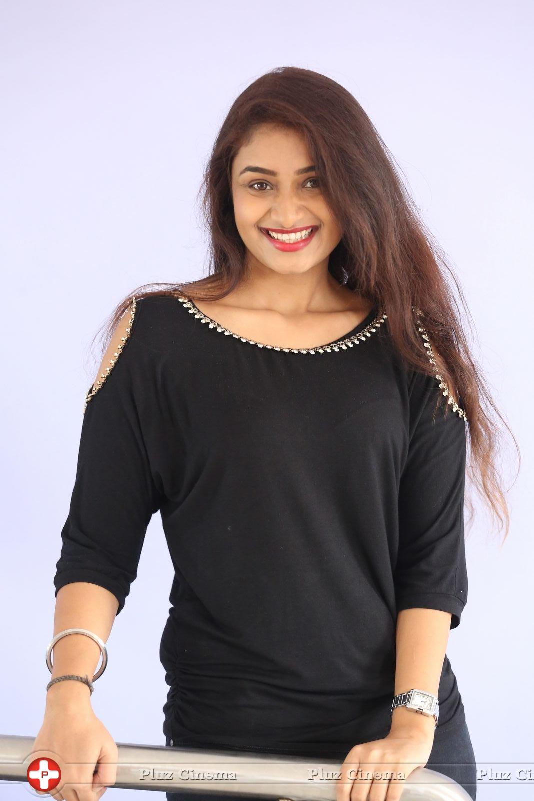 Kiran Chetwani New Photos | Picture 1410181