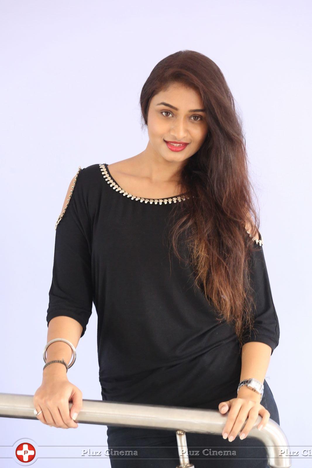 Kiran Chetwani New Photos | Picture 1410185